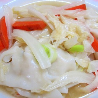 野菜たっぷり簡単餃子スープ